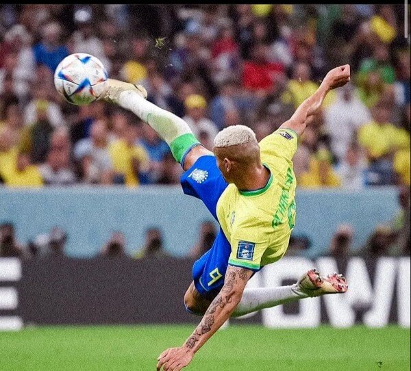 richarlison fazendo gol de bicicleta